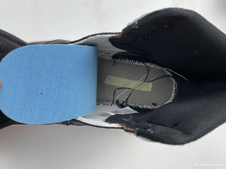 ELECTRO RETRO 555088-180 HIGH 1 ORANGE JORDAN 0423